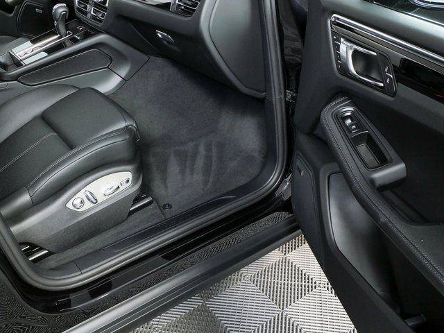 New 2026 Porsche Macan AWD/4WD image 27