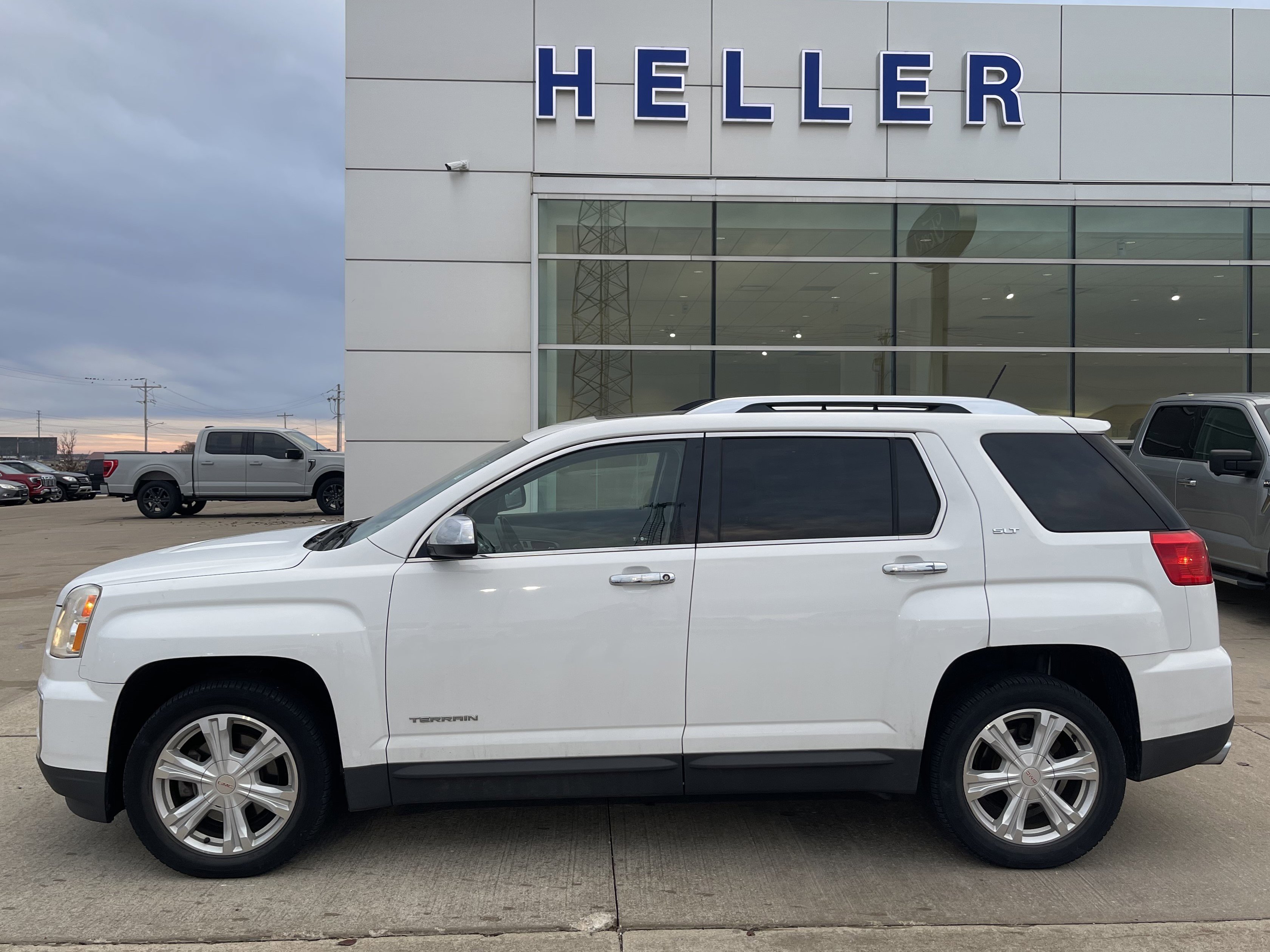 Used 2017 GMC Terrain SLT w/ Open Road Package image 3