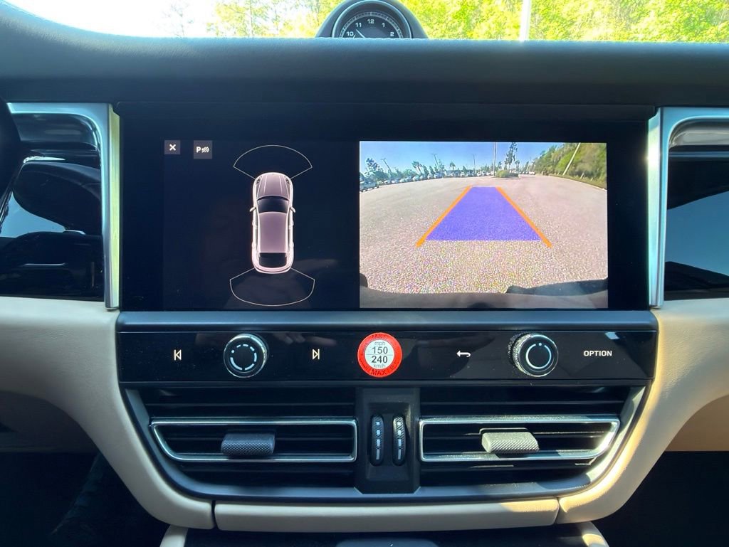 Certified 2023 Porsche Macan image 11