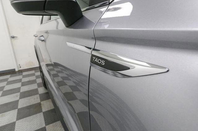 Certified 2024 Volkswagen Taos SE image 11
