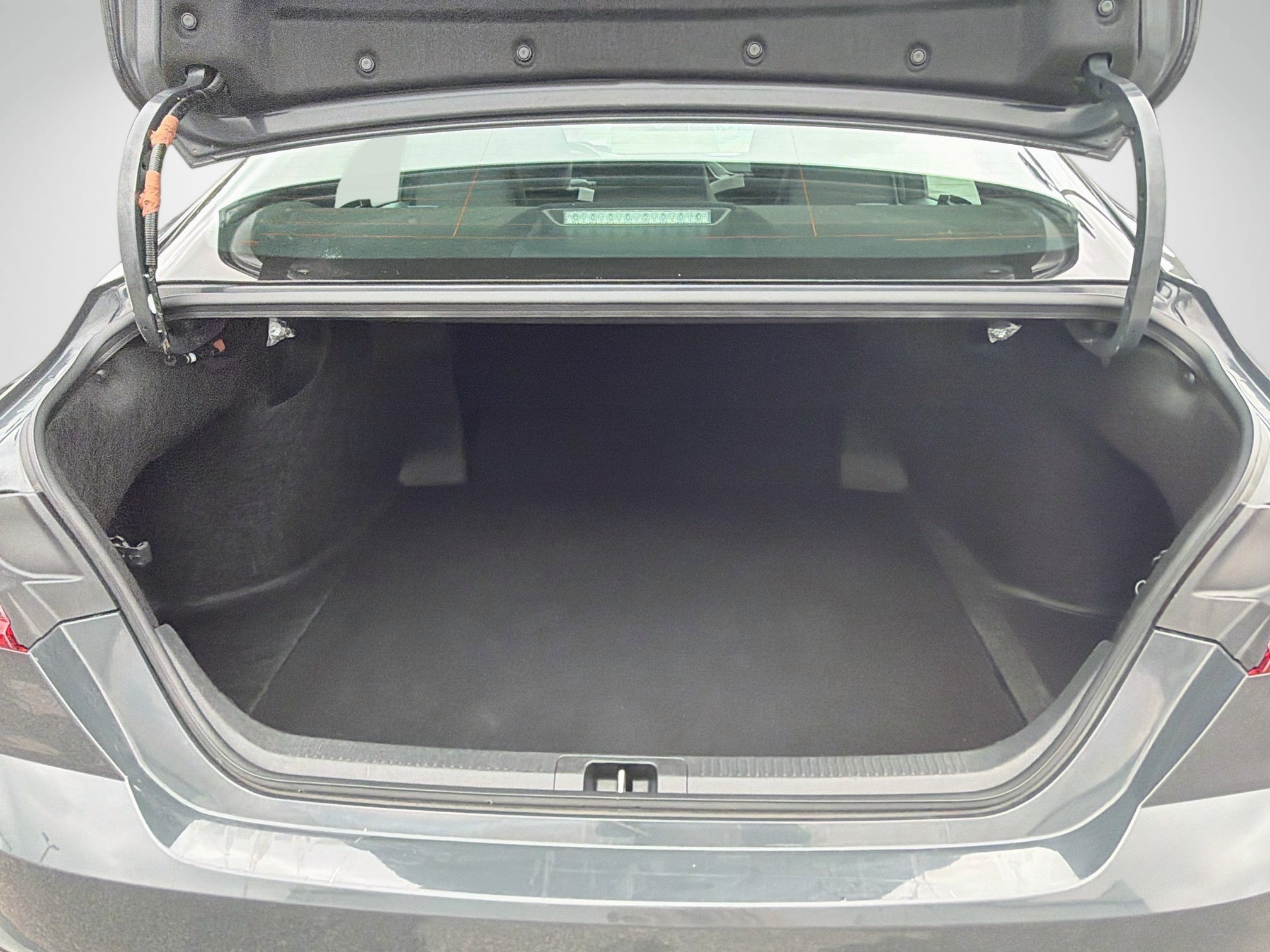 Used 2025 Toyota Camry SE FWD image 12