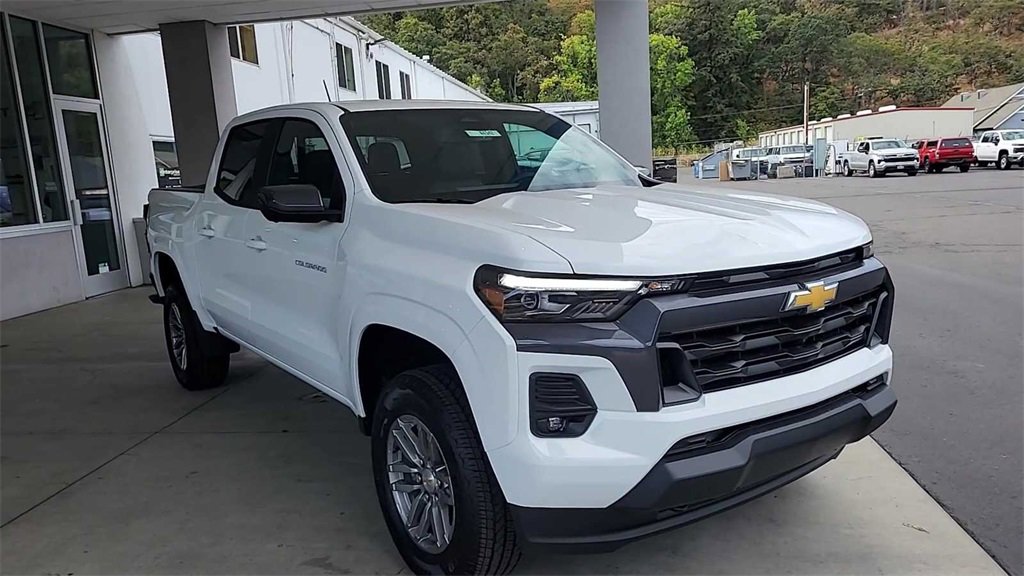 New 2024 Chevrolet Colorado LT w/ LT Convenience Package III image 4