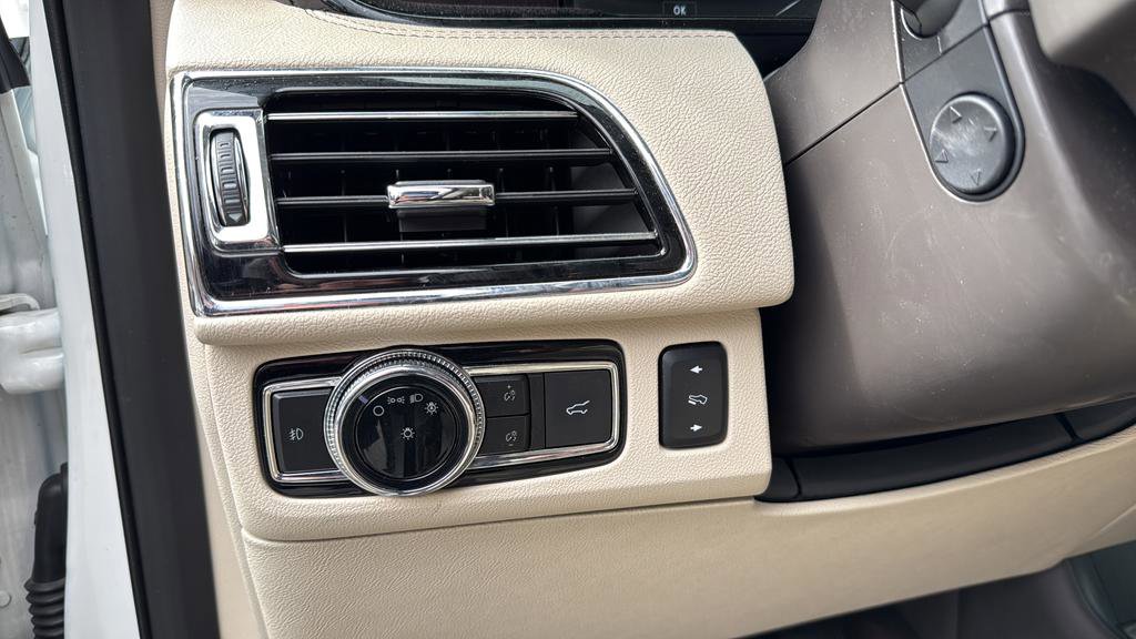 Used 2021 Lincoln Navigator Reserve AWD/4WD image 25