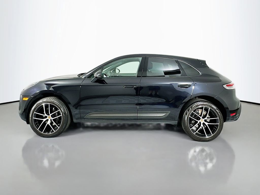 Certified 2024 Porsche Macan AWD/4WD image 2