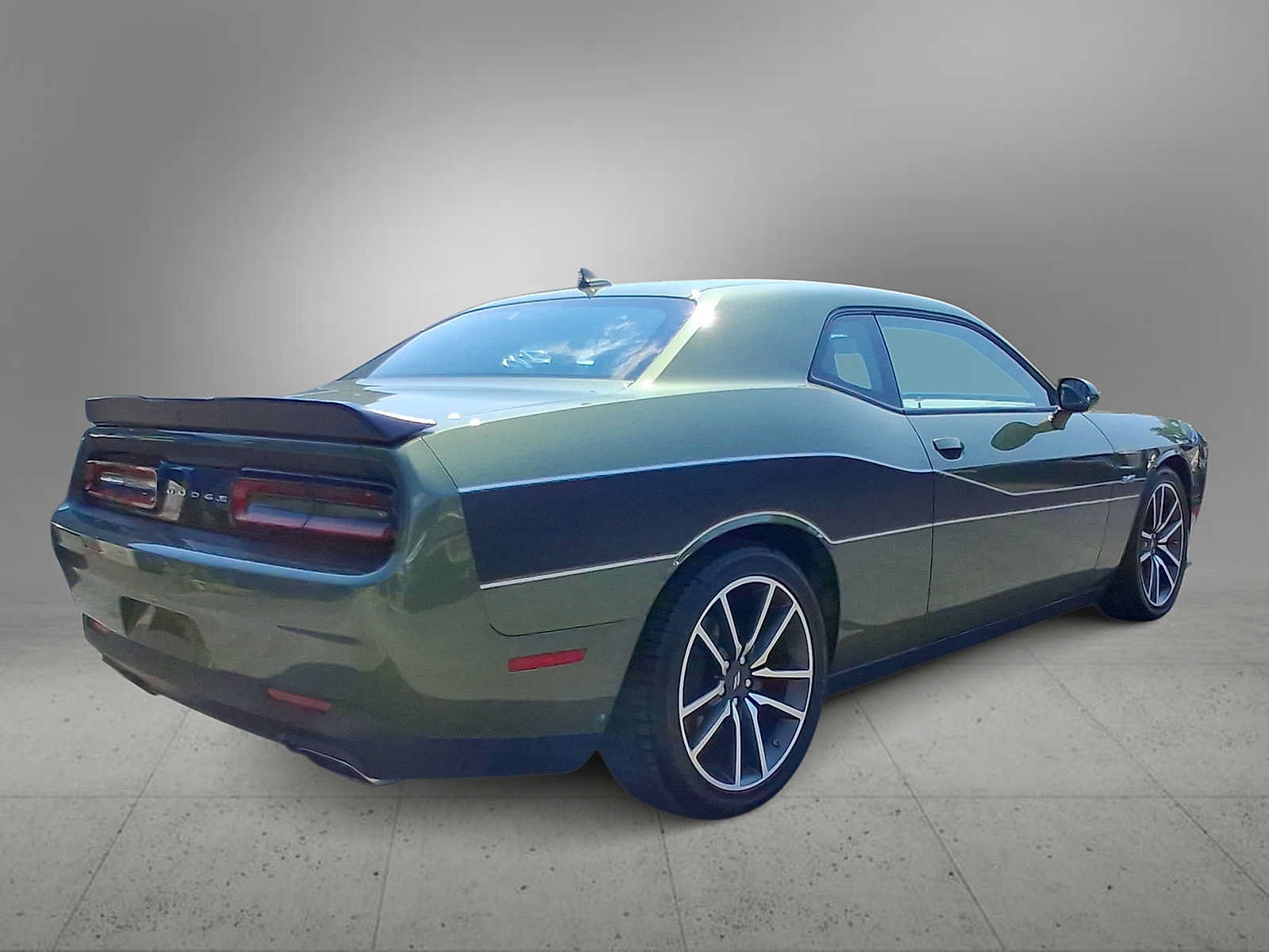 Used 2023 Dodge Challenger R/T RWD image 8