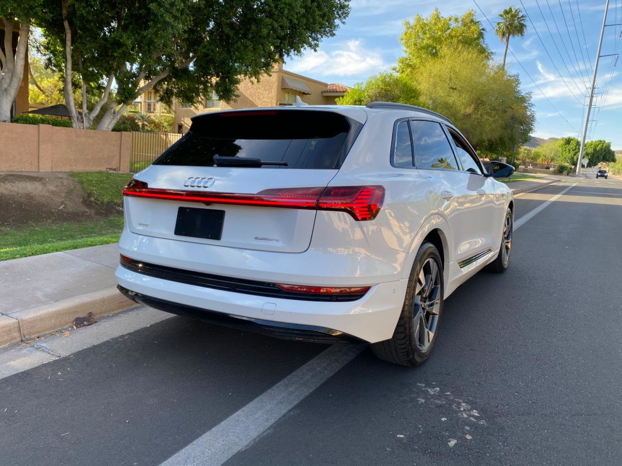 Used 2021 Audi e-tron Premium w/ Convenience Plus Package AWD/4WD image 4