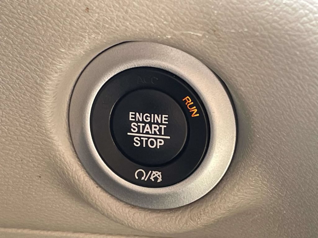 Certified 2024 Chrysler Pacifica Touring-L FWD image 33