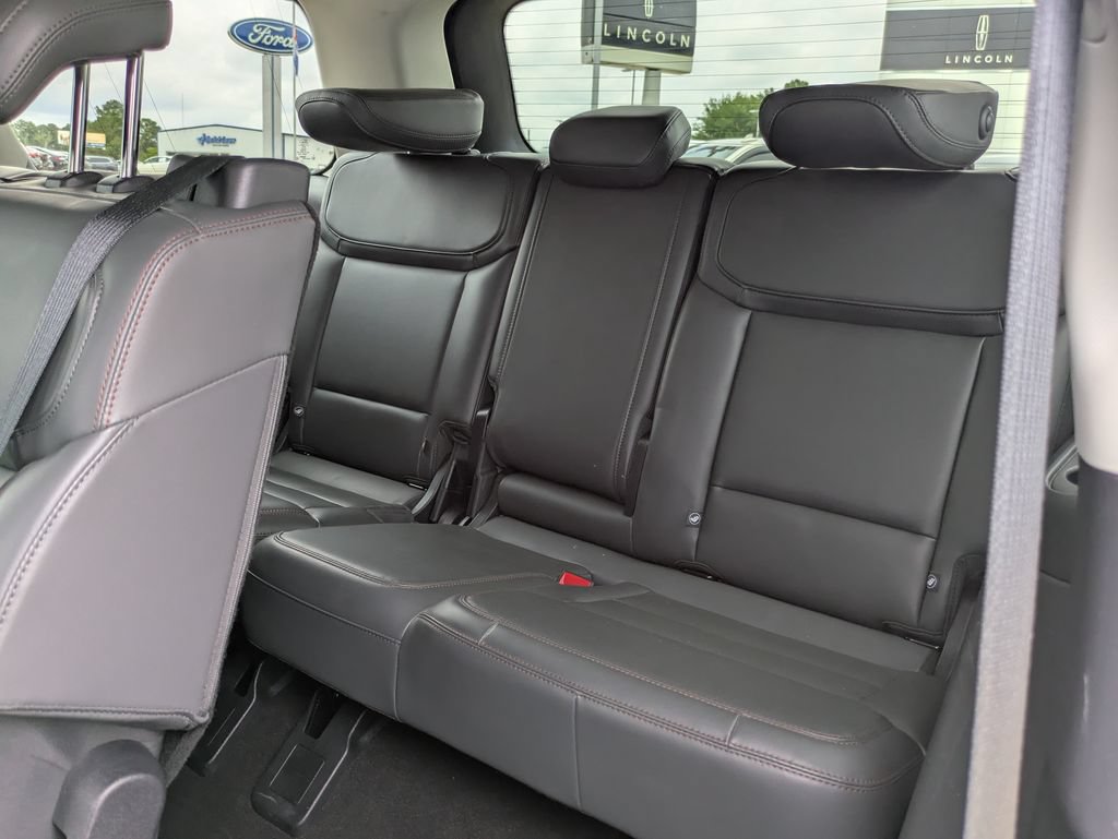 Used 2025 Ford Expedition Active AWD/4WD image 13