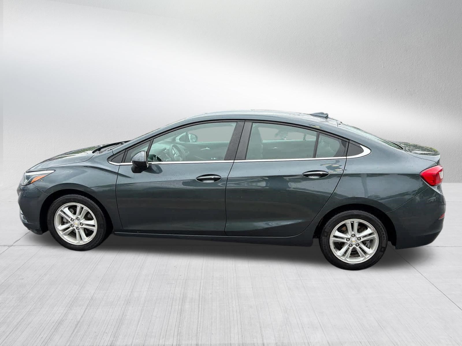 Used 2018 Chevrolet Cruze LT w/ Convenience Package FWD image 6