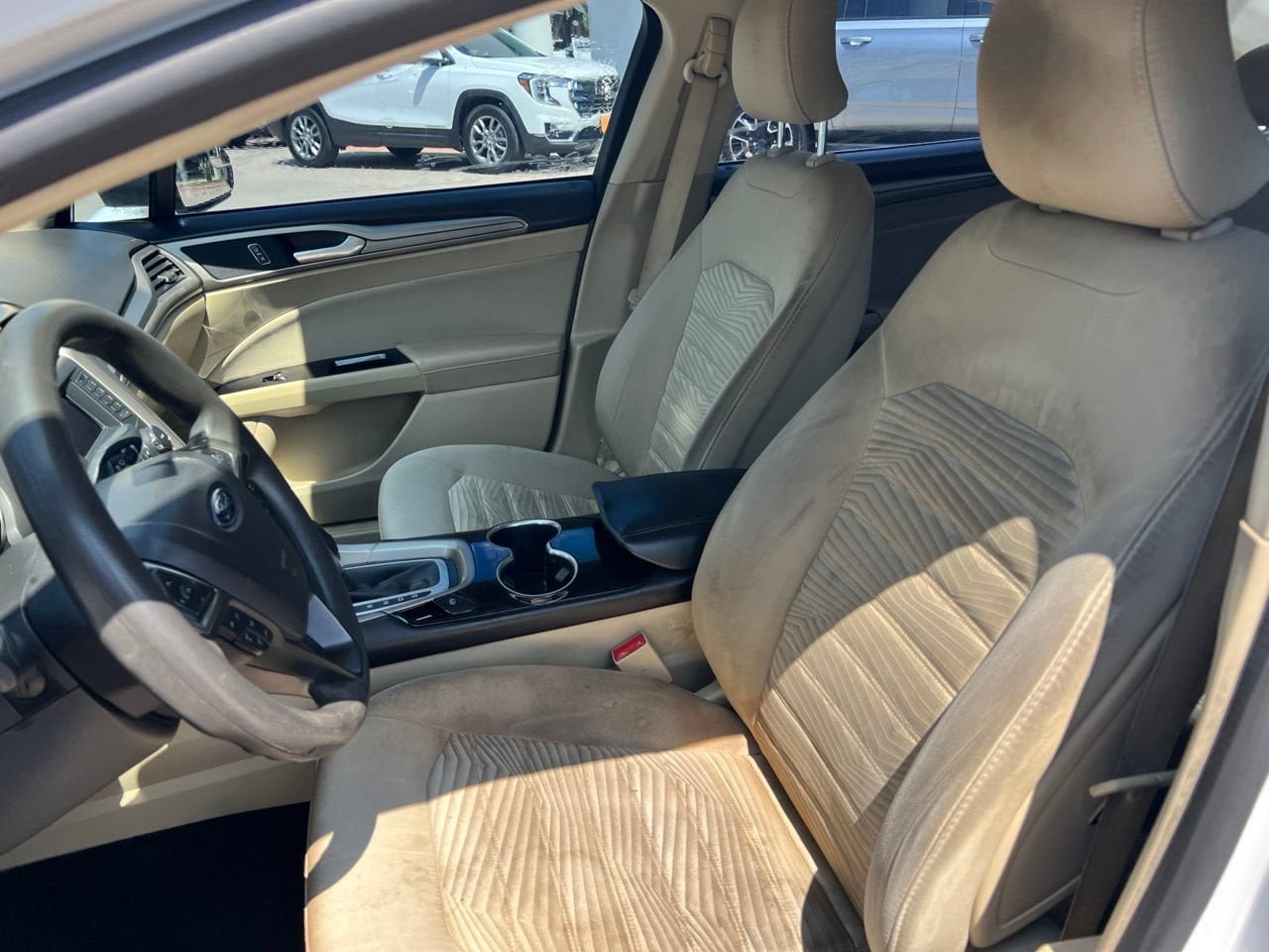 Used 2016 Ford Fusion SE FWD image 9