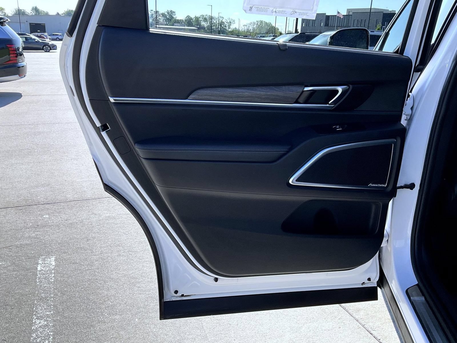 Used 2022 Kia Telluride SX w/ Towing Package AWD/4WD image 18