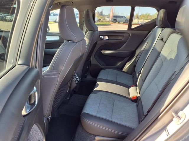 Used 2025 Volvo XC40 B5 Core image 8