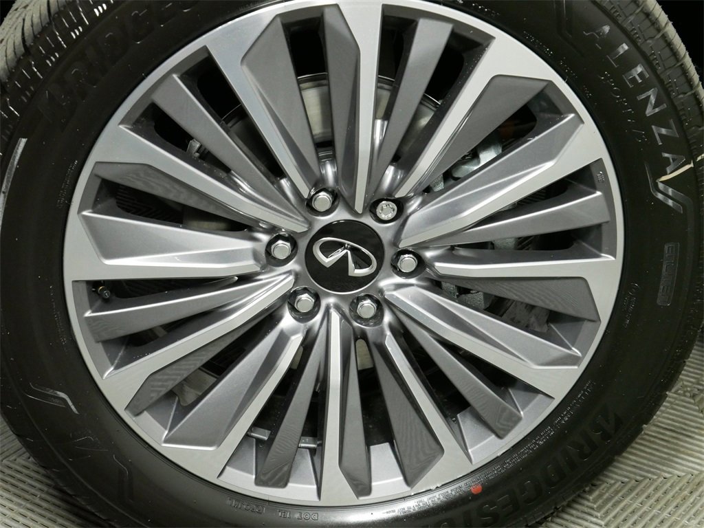New 2025 INFINITI QX80 Sensory image 10