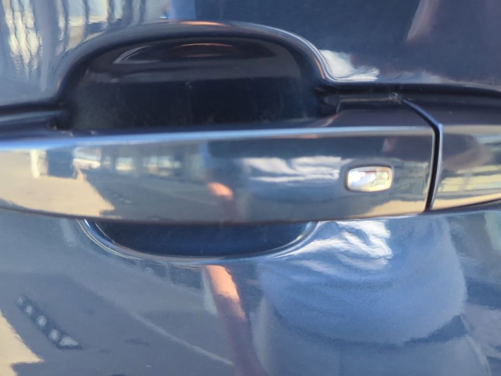 Used 2022 Chevrolet Traverse LT FWD image 14