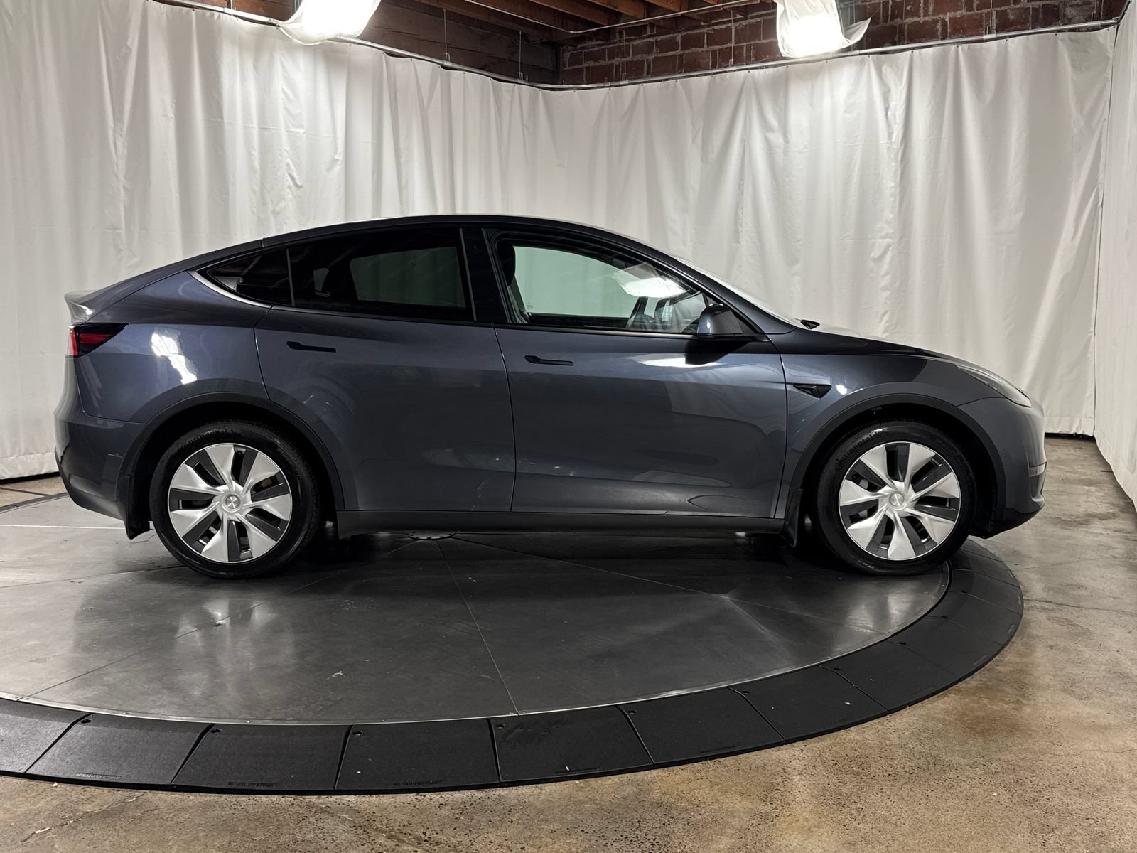 Used 2022 Tesla Model Y Long Range AWD/4WD image 9