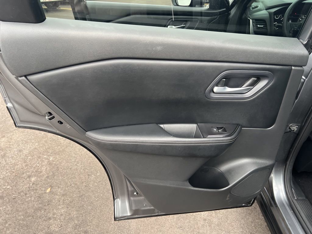 Certified 2024 Nissan Rogue SV image 11