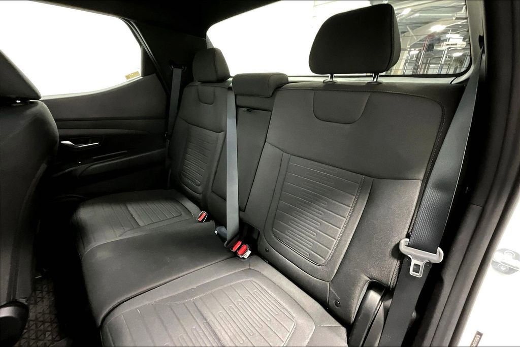 Used 2025 Hyundai Santa Cruz SE image 33