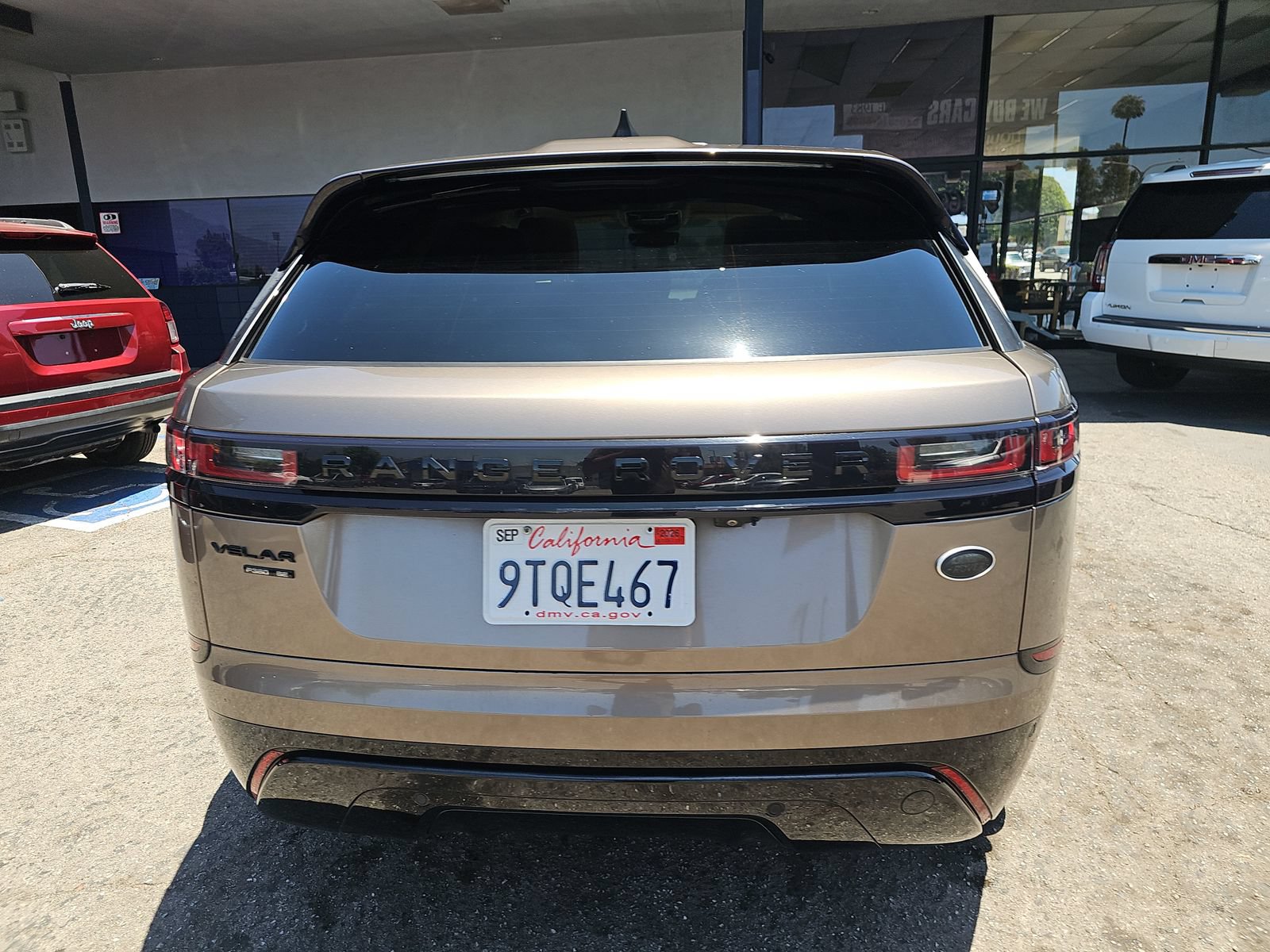 Used 2018 Land Rover Range Rover Velar R-Dynamic SE AWD/4WD image 7