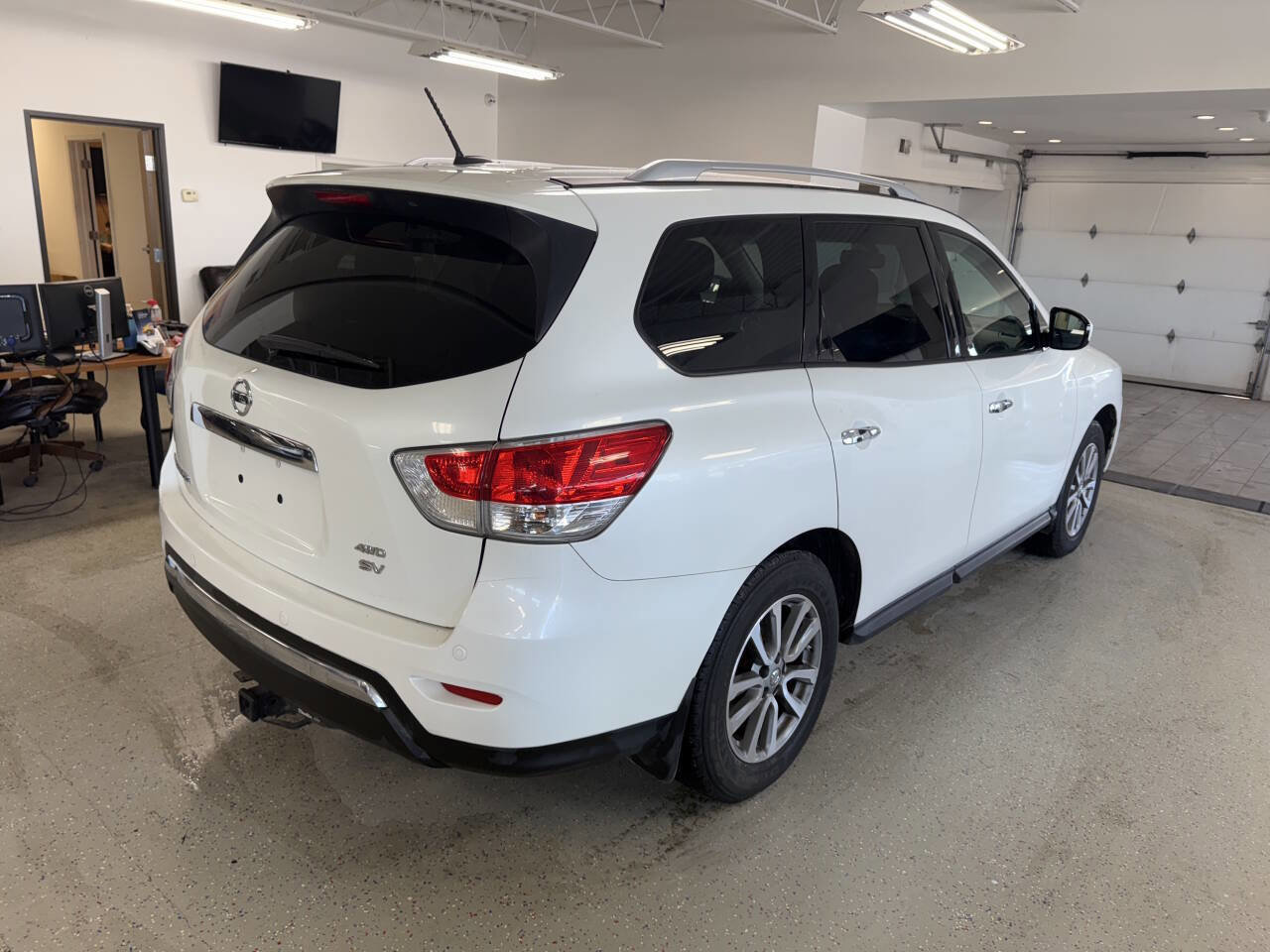 Used 2015 Nissan Pathfinder SL AWD/4WD image 10