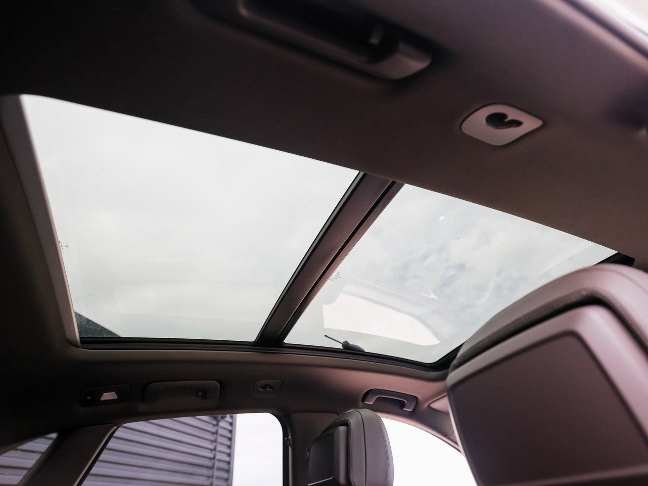 Certified 2025 Porsche Macan image 31