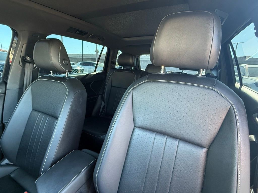 Used 2023 Volkswagen Tiguan SE R-Line image 13