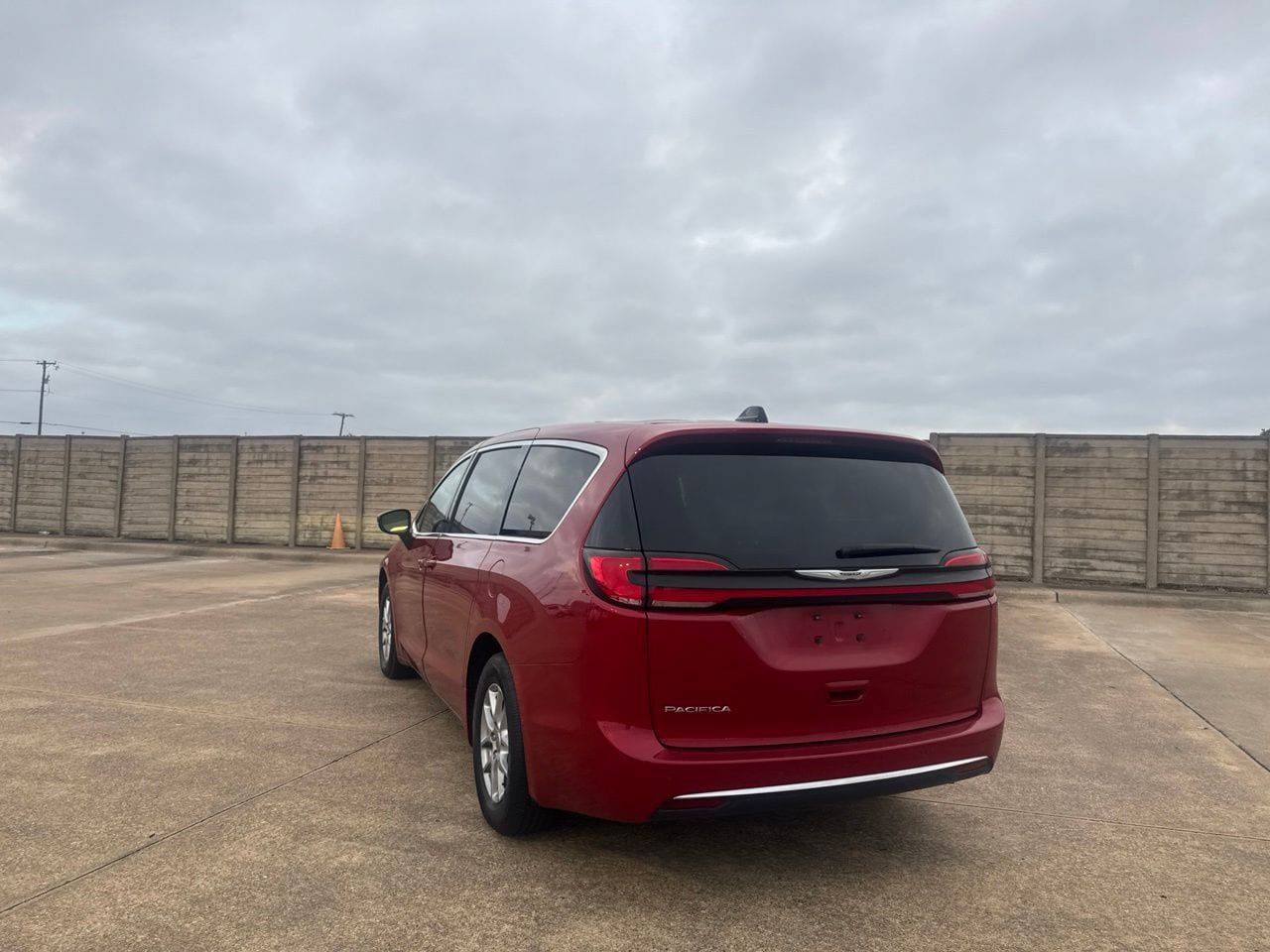 Used 2025 Chrysler Pacifica Select FWD image 16