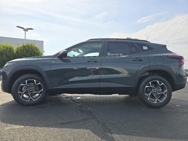 Used 2025 Chevrolet Trax LT w/ Driver Confidence Package image 13