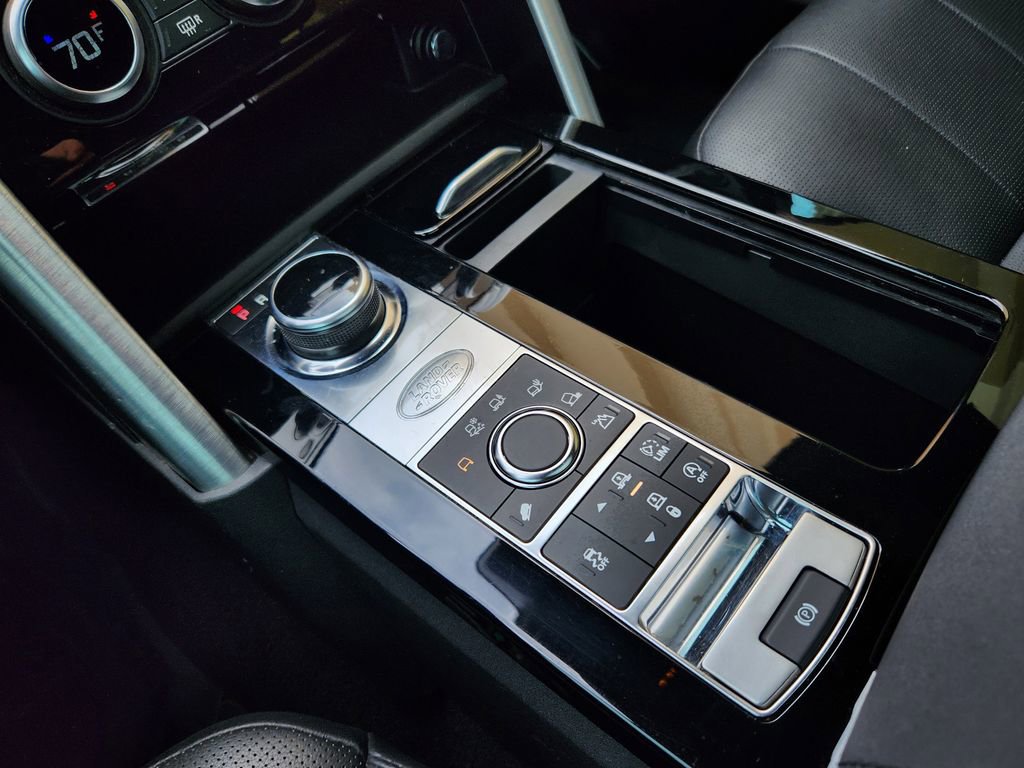 Used 2018 Land Rover Discovery HSE image 19
