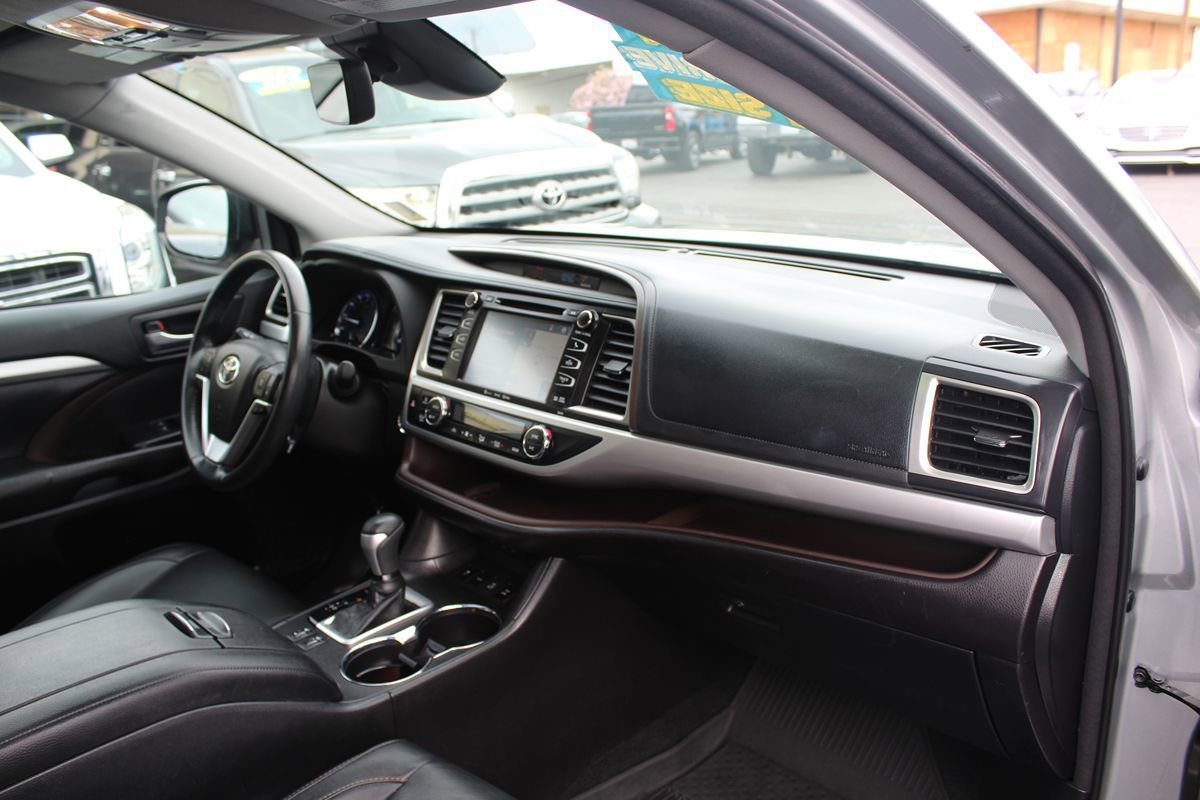 Used 2018 Toyota Highlander XLE AWD/4WD image 21