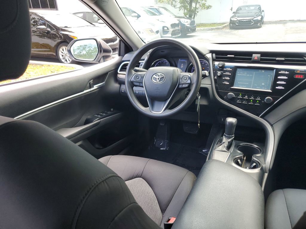 Used 2018 Toyota Camry LE FWD image 14