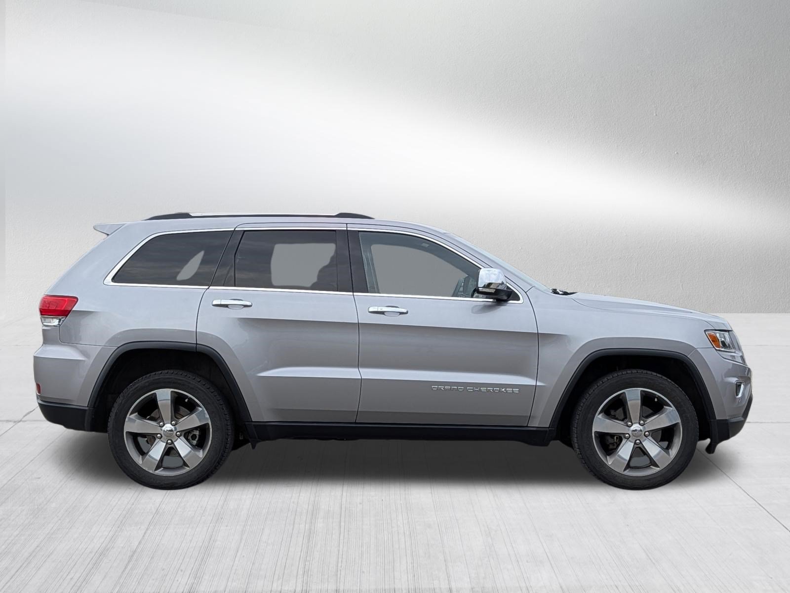 Used 2014 Jeep Grand Cherokee Limited w/ Trailer Tow Group IV AWD/4WD image 8