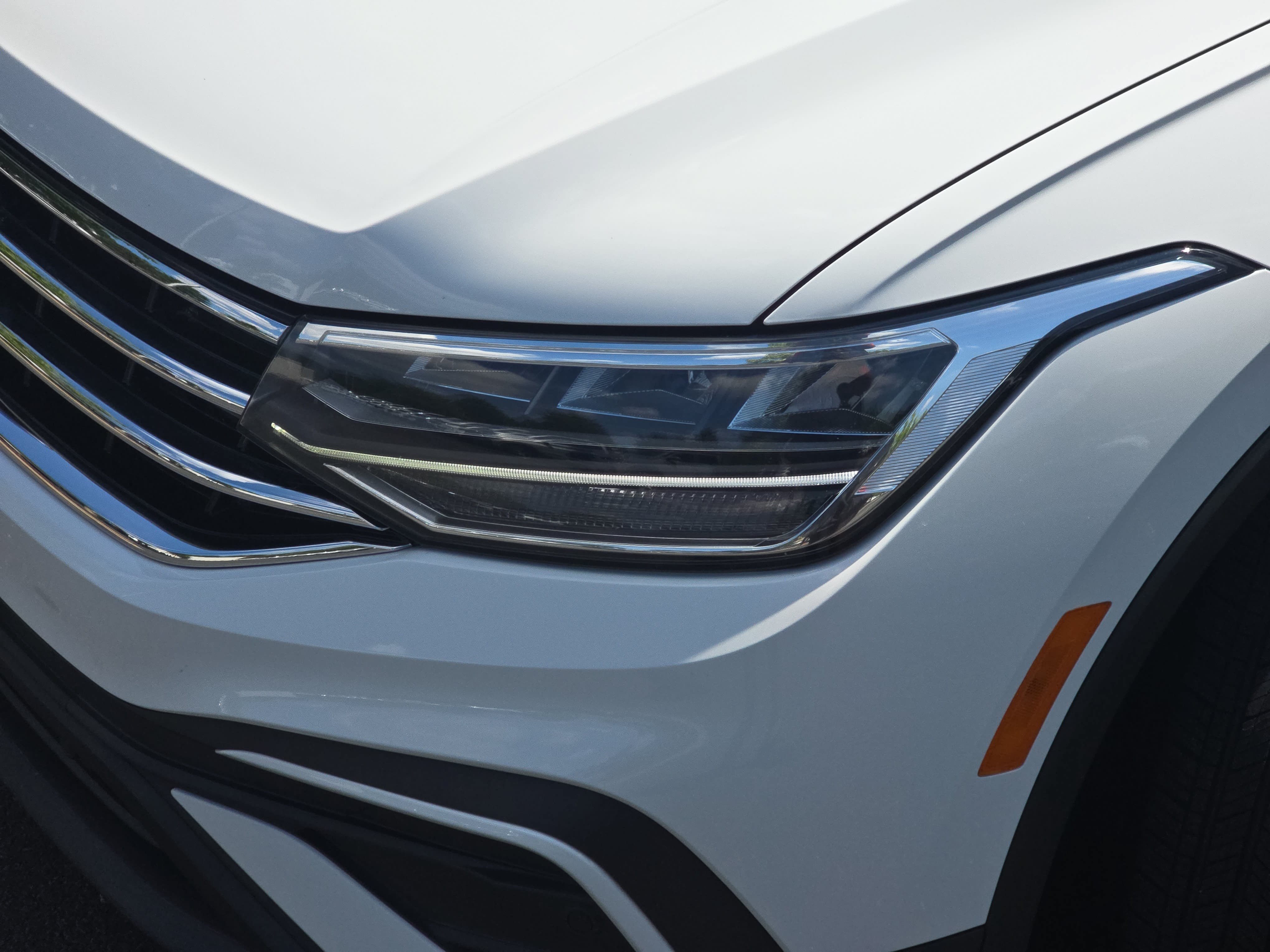 Certified 2024 Volkswagen Tiguan SE AWD/4WD image 32
