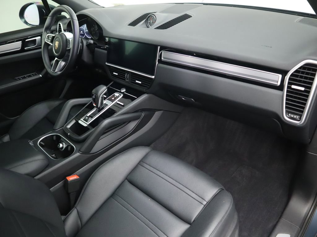 Used 2020 Porsche Cayenne S image 18