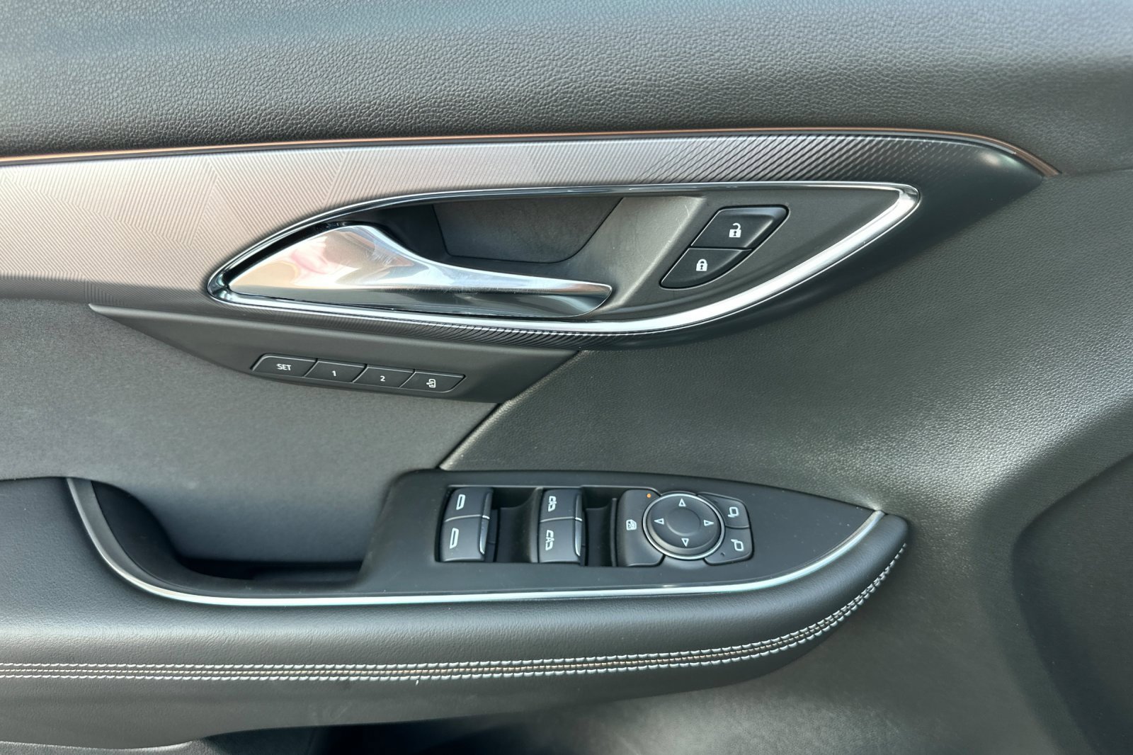 Used 2025 Buick Envision Sport Touring image 12