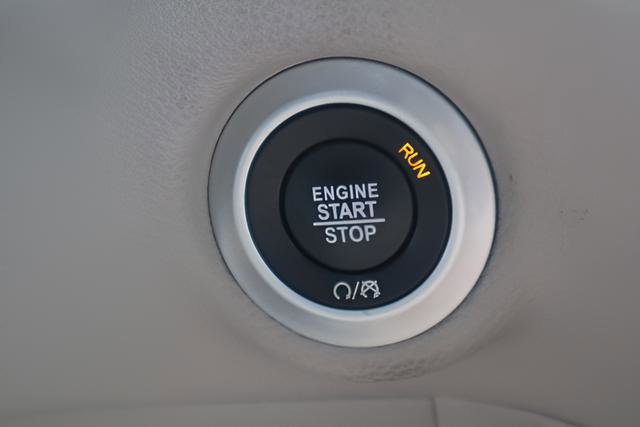 Used 2023 Chrysler Pacifica Limited FWD image 16