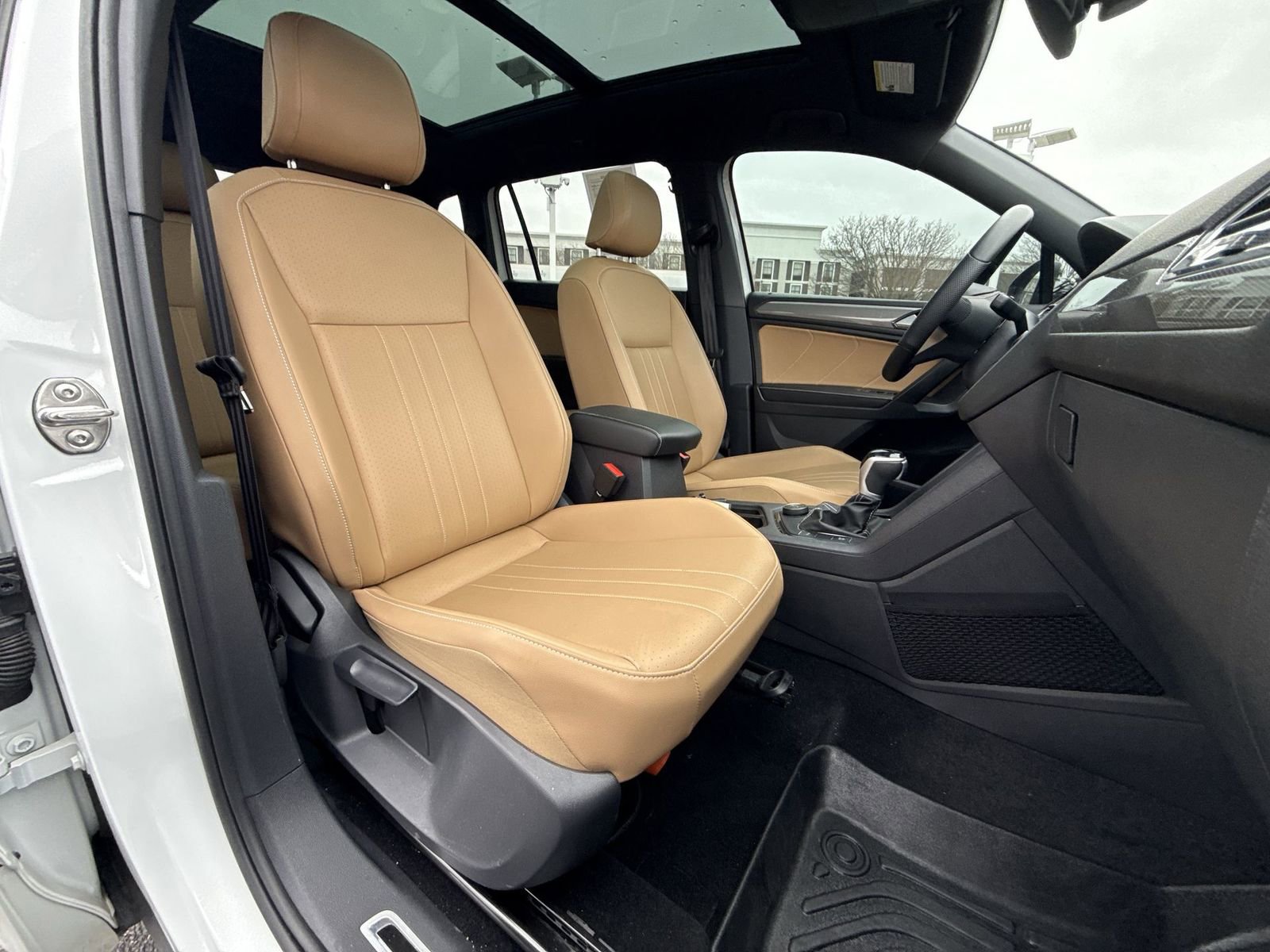 Used 2024 Volkswagen Tiguan SE R-Line image 23