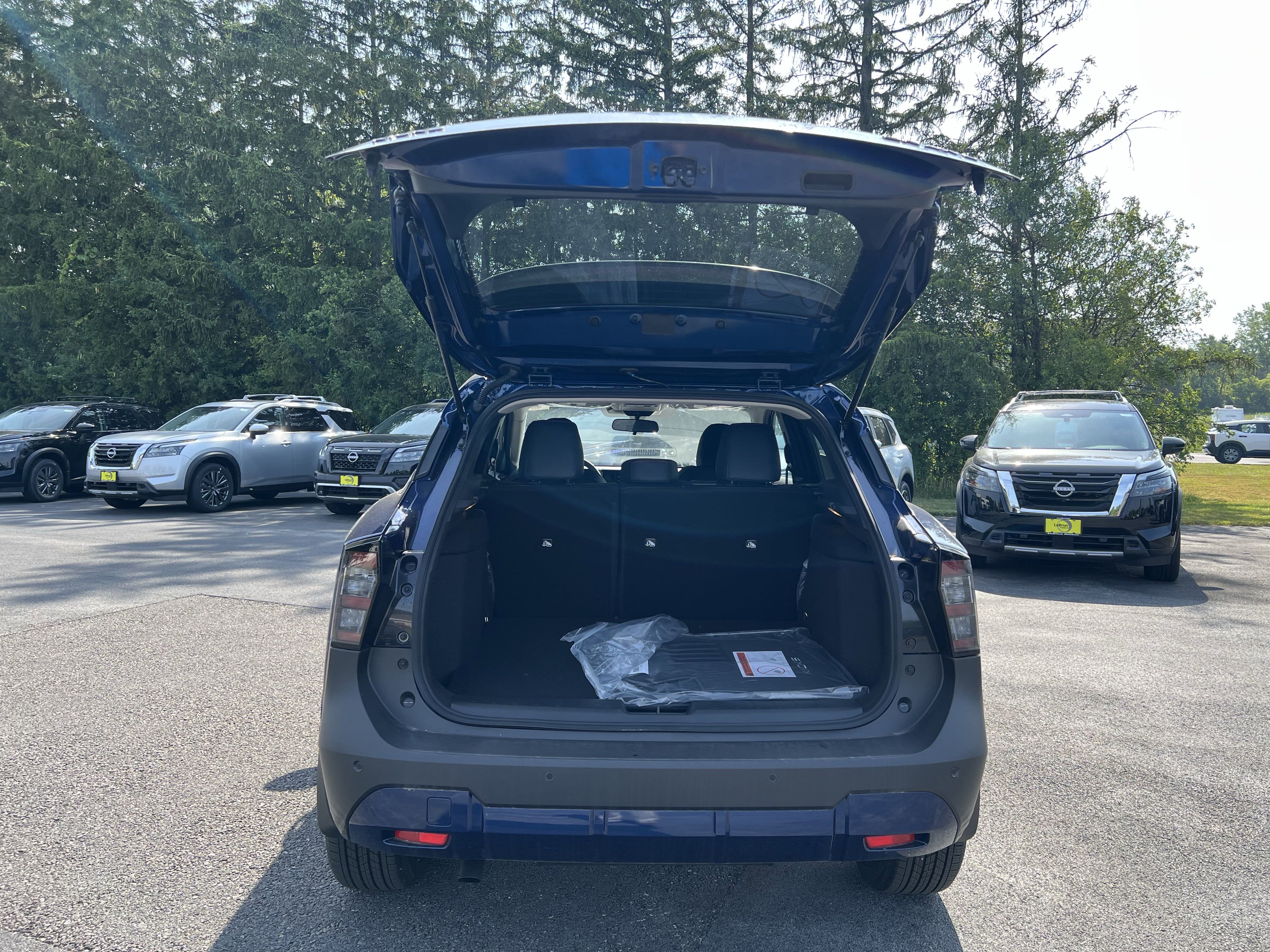 New 2025 Nissan Kicks SR image 8