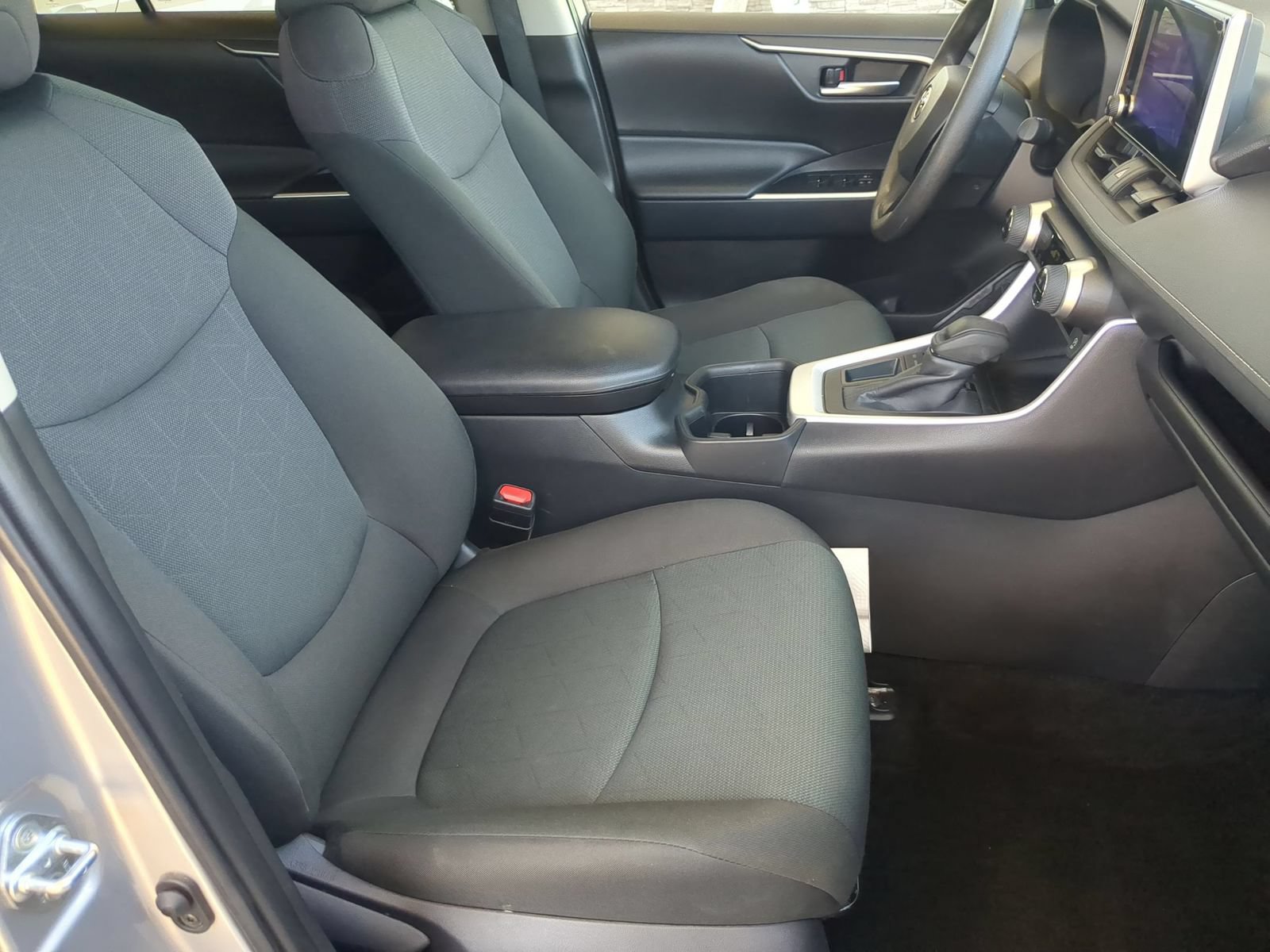 Used 2025 Toyota RAV4 XLE FWD image 28