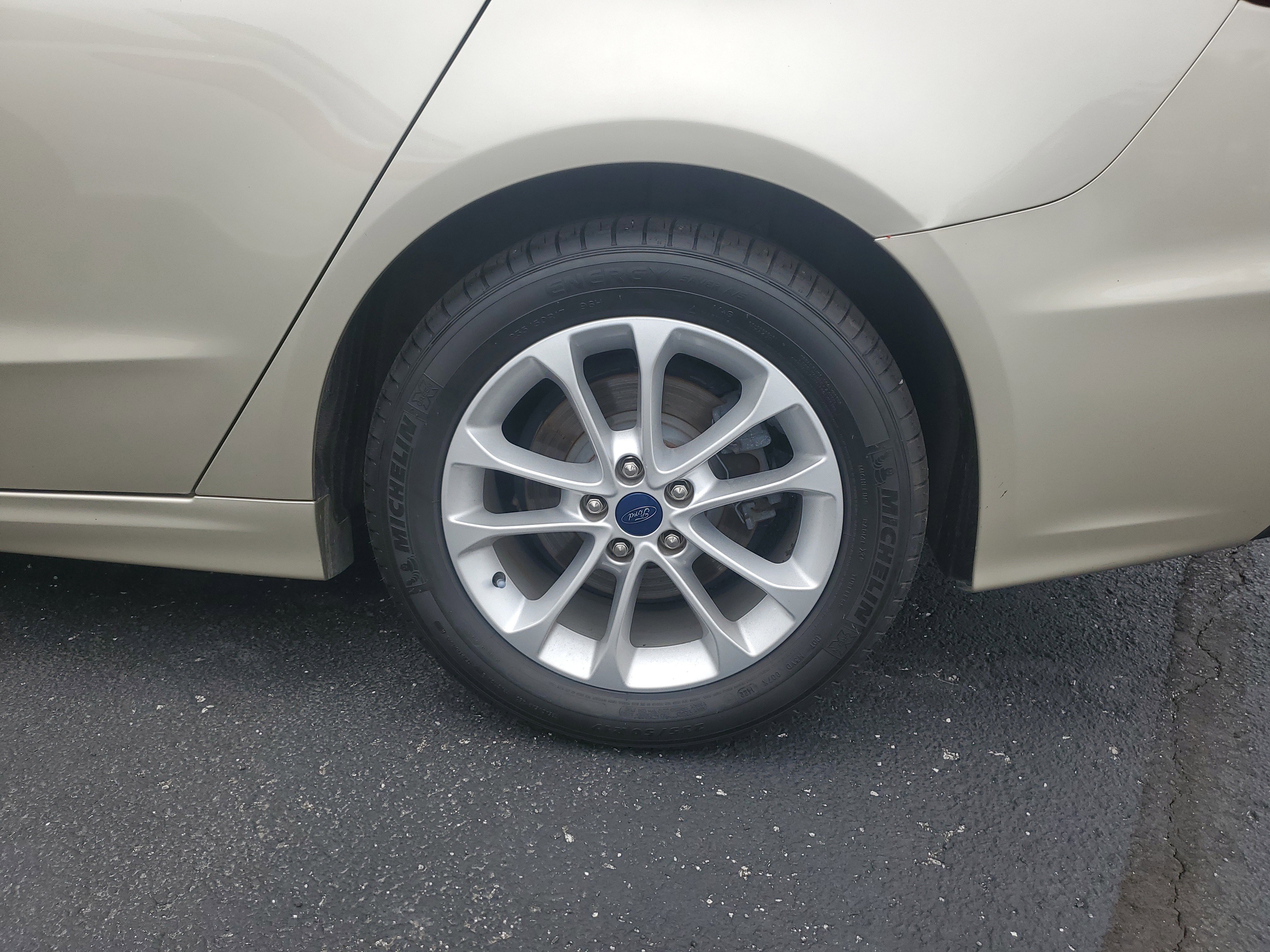 Used 2019 Ford Fusion SE FWD image 29