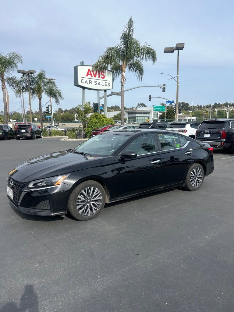 Used 2025 Nissan Altima 2.5 SV