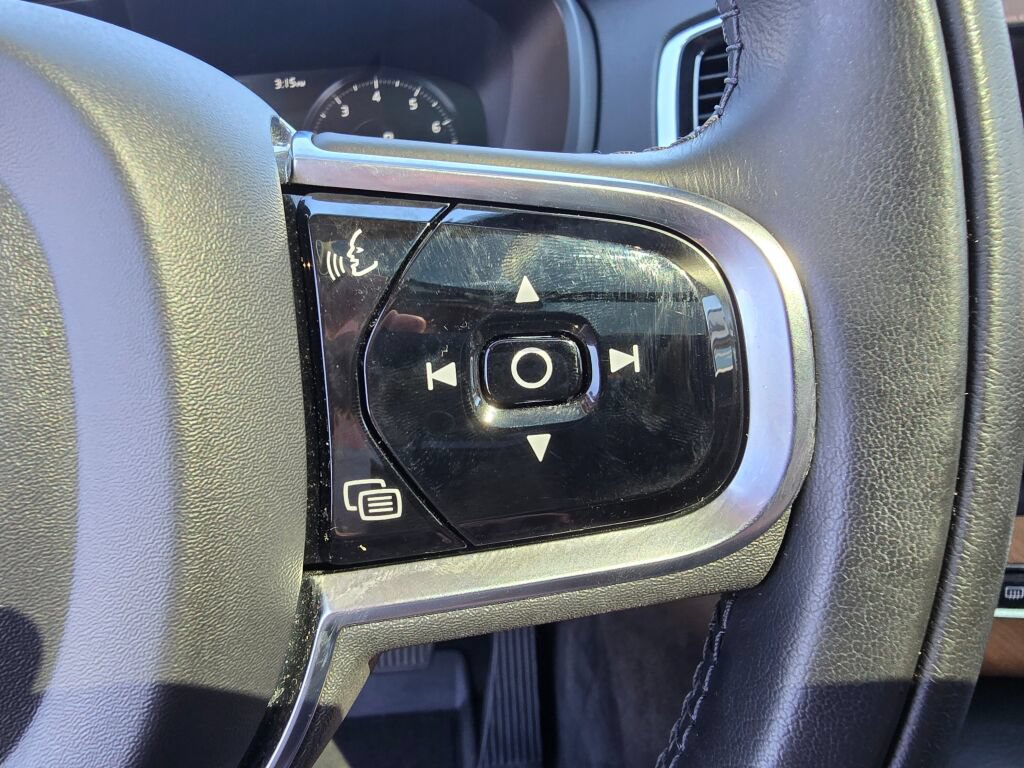 Used 2021 Volvo XC90 T6 Momentum w/ Protection Package Premier AWD/4WD image 25