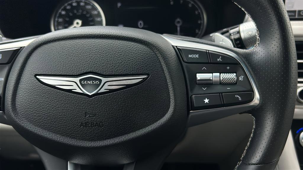 Used 2025 Genesis G70 2.5T image 25