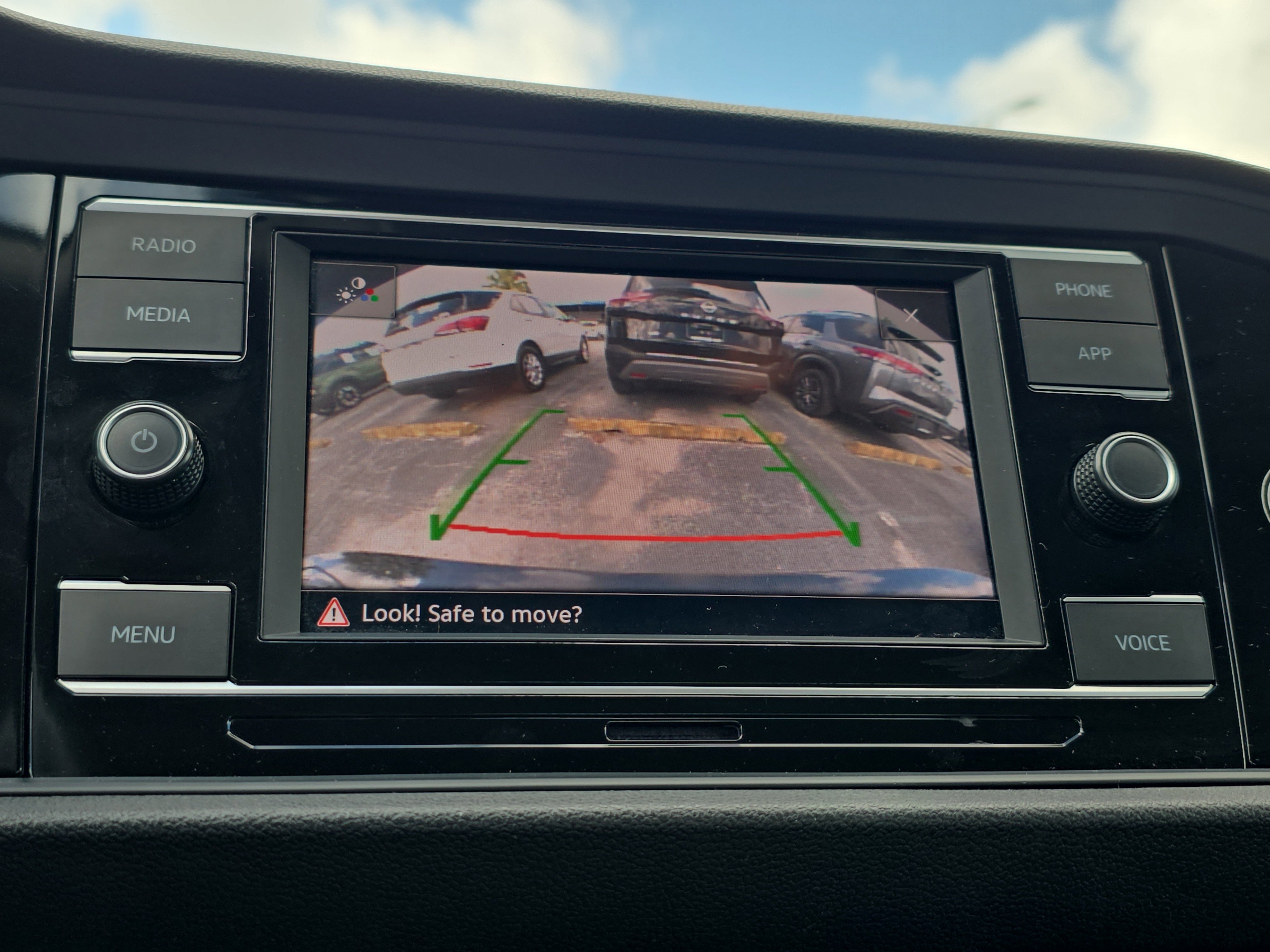 Used 2024 Volkswagen Jetta SE image 31