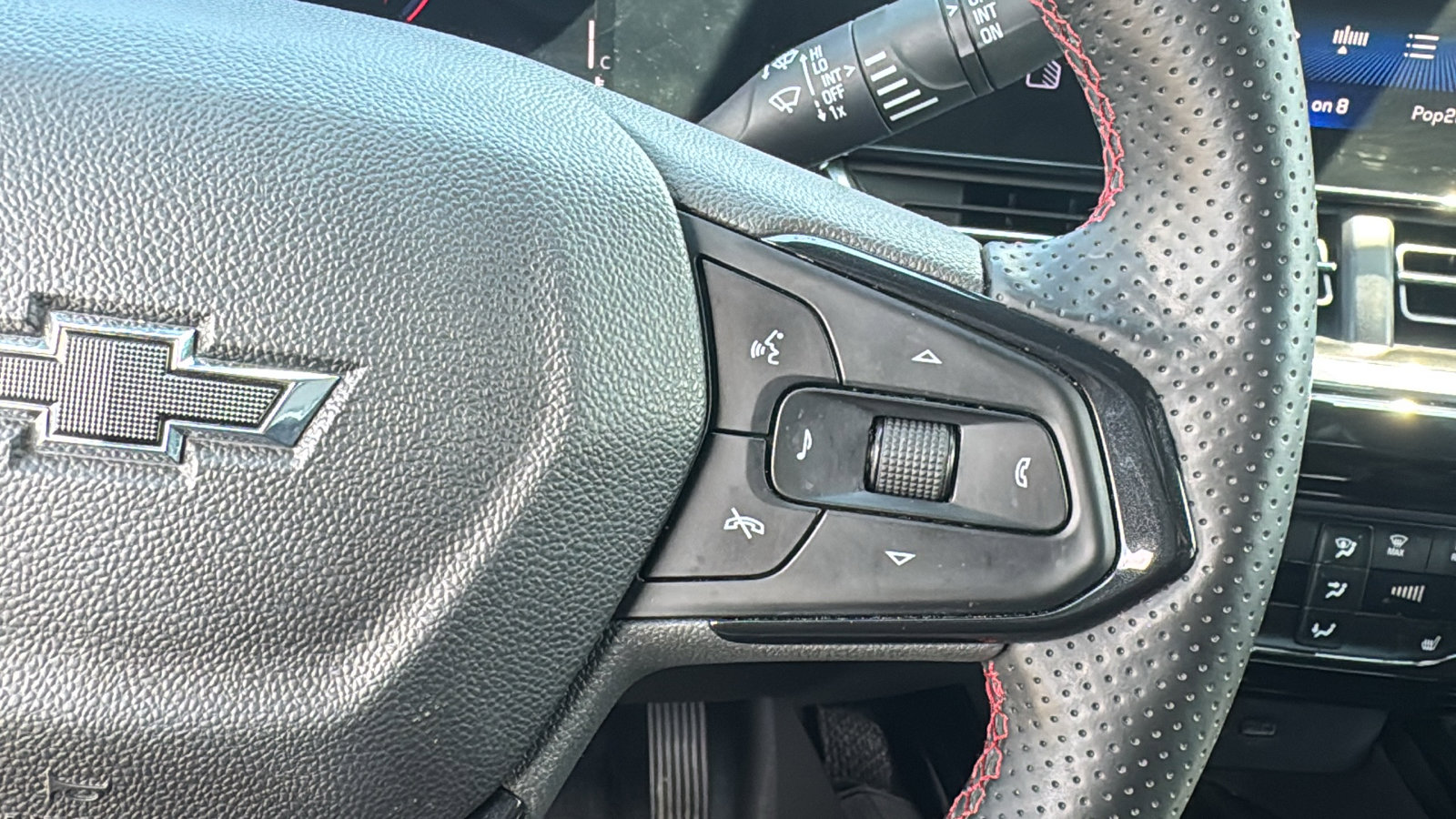 Used 2024 Chevrolet Trax RS w/ Sunroof Package image 24