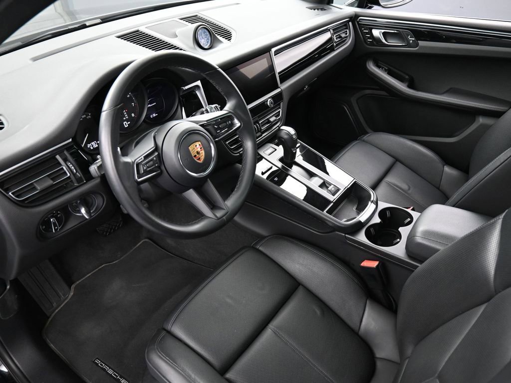 Certified 2023 Porsche Macan Turbo image 4