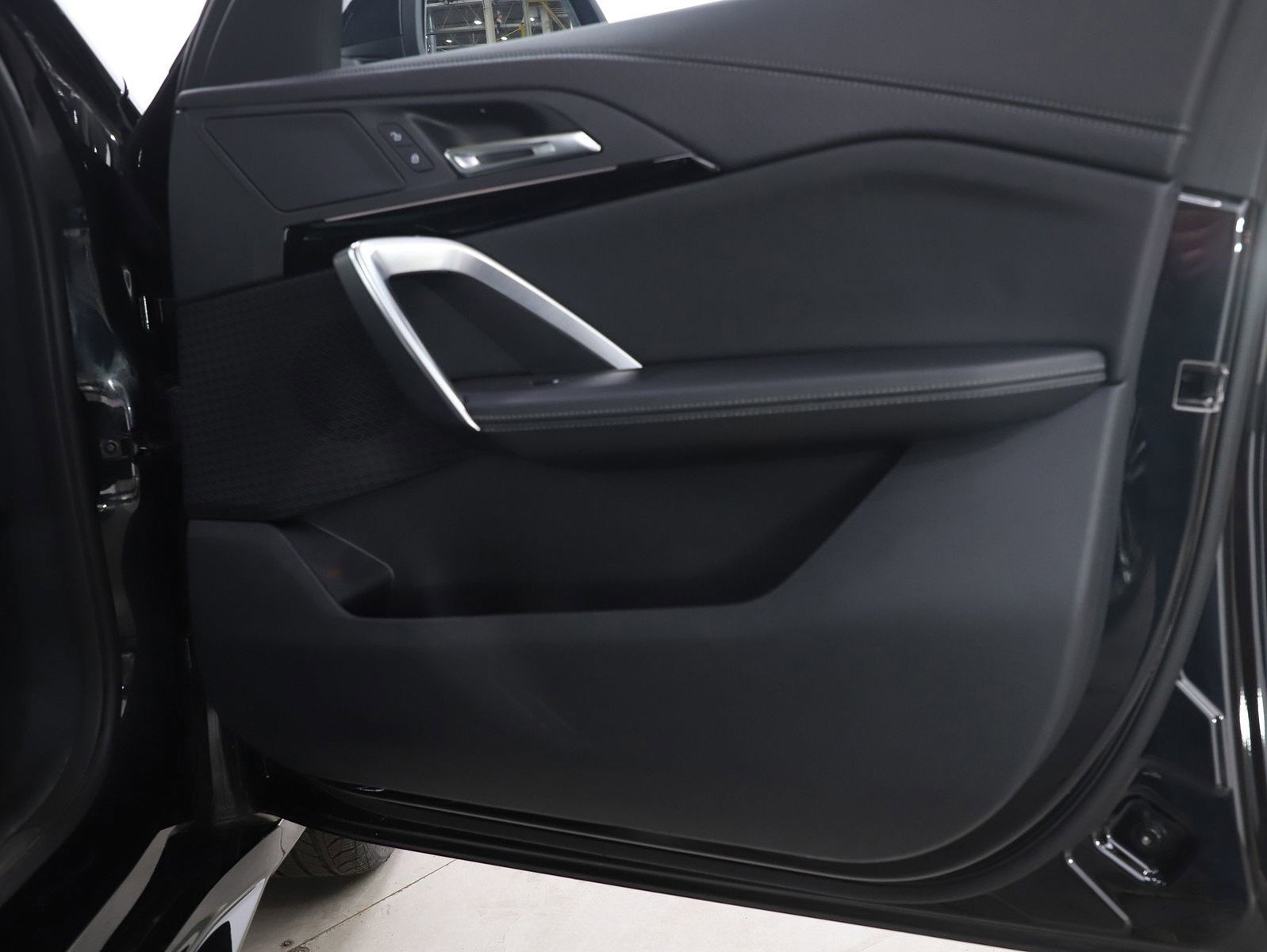 Used 2025 BMW X2 xDrive28i image 9