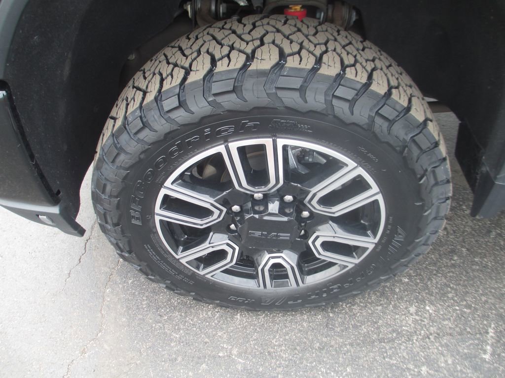 Used 2020 GMC Sierra 2500 AT4 w/ AT4 Premium Package AWD/4WD image 16