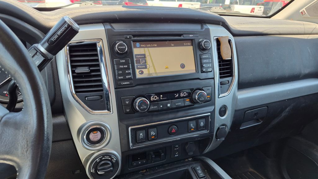 Used 2018 Nissan Titan PRO-4X w/ Pro-4x Convenience Package AWD/4WD image 16