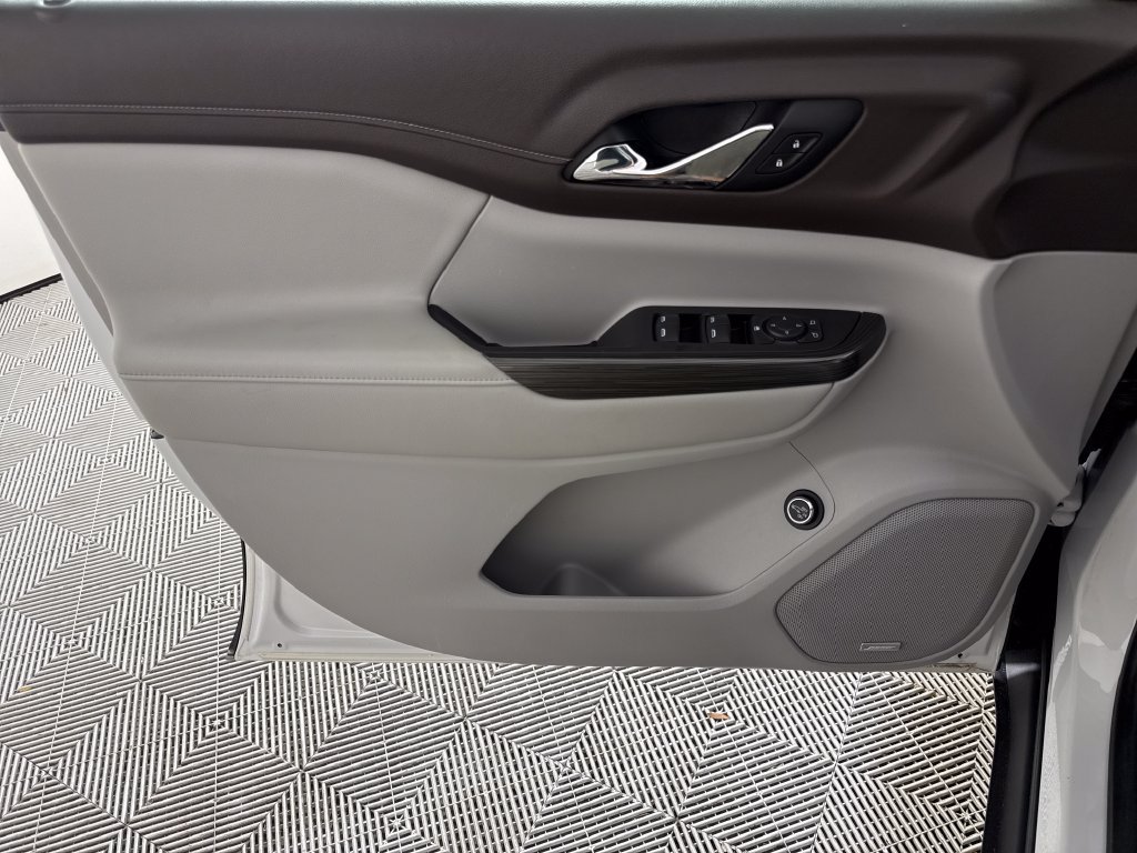Used 2019 GMC Acadia SLT w/ LPO, Floor Liner Package FWD image 10
