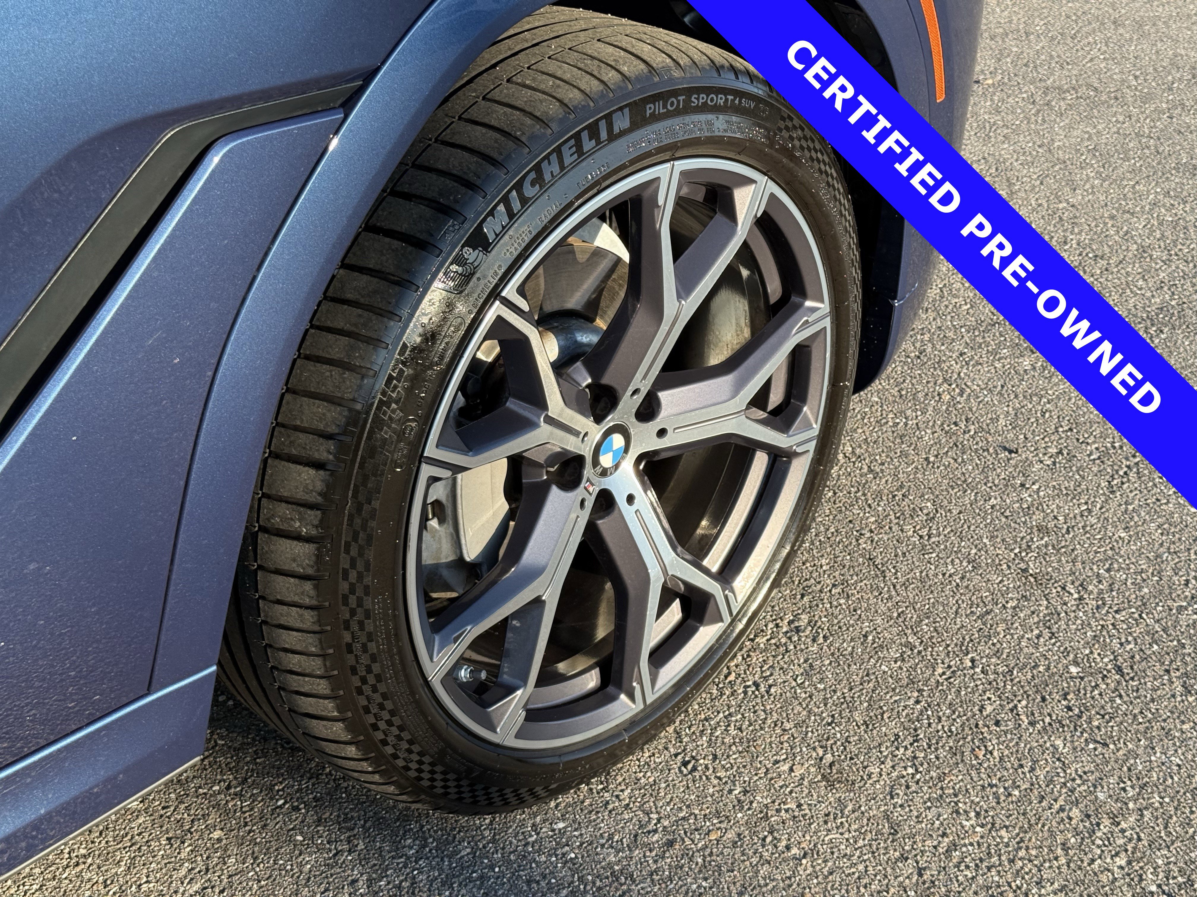 Used 2022 BMW X6 xDrive40i w/ M Sport Package image 12